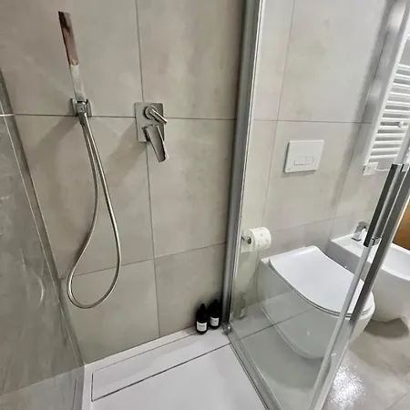 Bright&spacious 4 Bedoom Near Metro In Appartamento