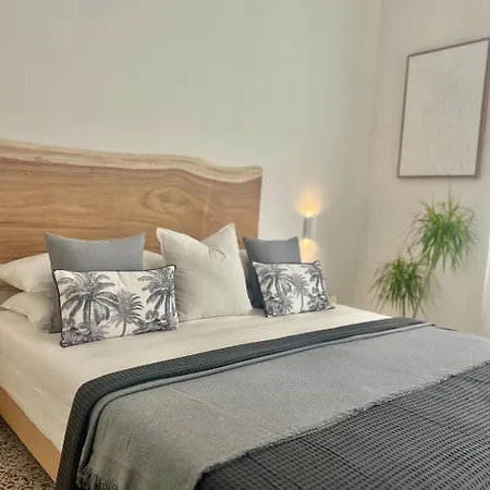 Daire Bright & Spacious 4 Bedoom Near Metro In Roma