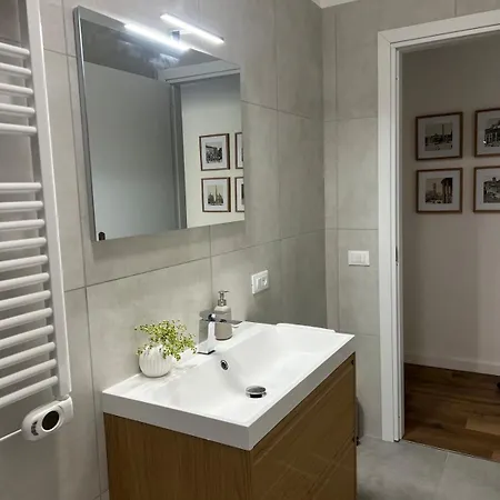 Bright & Spacious 4 Bedoom Near Metro In Daire Roma