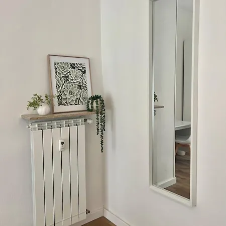 Bright & Spacious 4 Bedoom Near Metro In דירה *