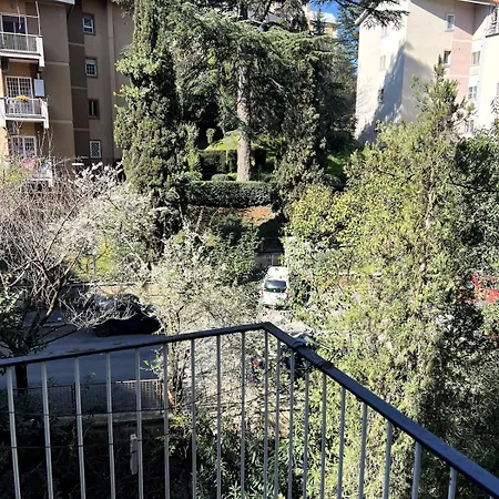 Daire Bright & Spacious 4 Bedoom Near Metro In *