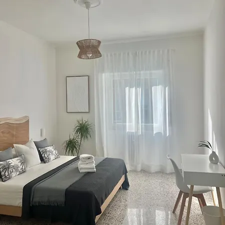 Bright & Spacious 4 Bedoom Near Metro In *
