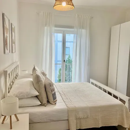 Bright & Spacious 4 Bedoom Near Metro In Daire *